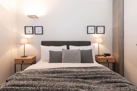 Luxury East Melbourne Apartment - Tourism Brisbane 3