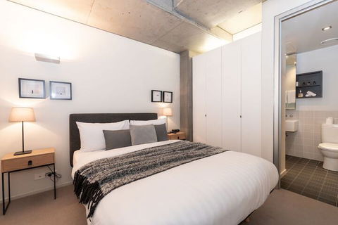 Luxury East Melbourne Apartment - Tourism Brisbane 6
