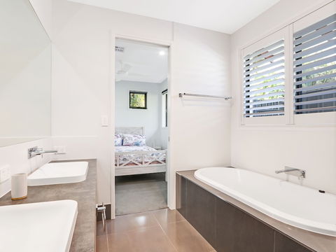 Adelong - Brisbane Tourism 2
