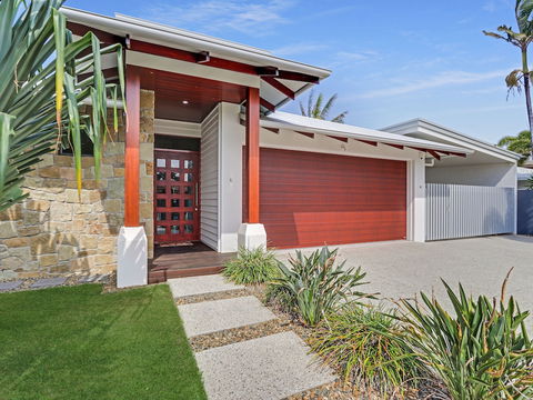 Adelong - Brisbane Tourism 0