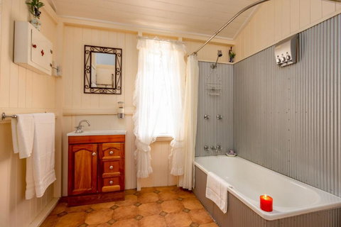 Dillons Cottage - Brisbane Tourism 2