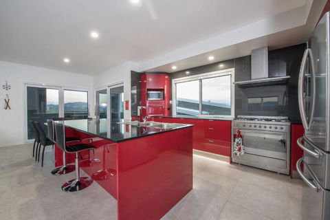Stratton Summit 4 Modern Sophisticated Style With Lake & Mountain Views - Tourism Brisbane 5