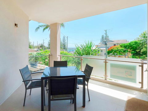 Bimbadeen Unit 3 Across From The Beach Lift In Complex - Tourism Brisbane 4