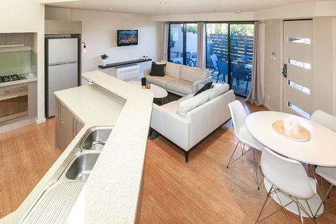 Khione 6 - Modern 2 Bedroom Townhouse - Tourism Brisbane 2