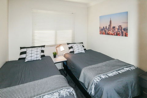 Khione 6 - Modern 2 Bedroom Townhouse - Tourism Brisbane 1