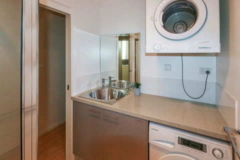 Khione 6 - Modern 2 Bedroom Townhouse - Tourism Brisbane 3
