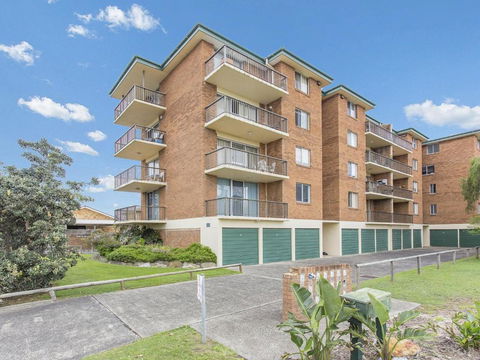 Fairleigh Unit 1 - Brisbane 4u 2