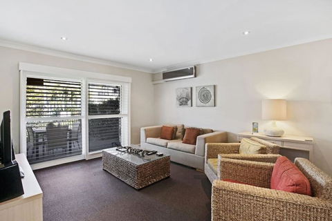 Pacific Blue Pool Spa & More Available In Complex! - Brisbane 4u 2
