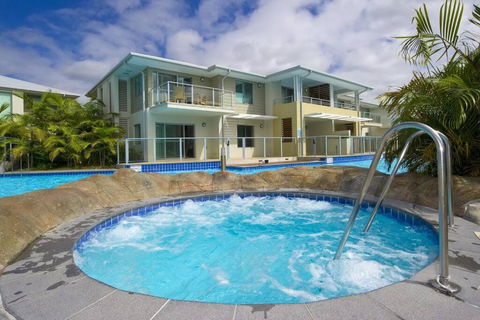 Pacific Blue Pool Spa & More Available In Complex! - Brisbane 4u 1