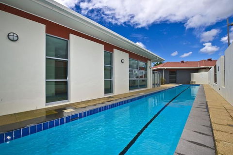 Pacific Blue Pool Spa & More Available In Complex! - Brisbane 4u 5
