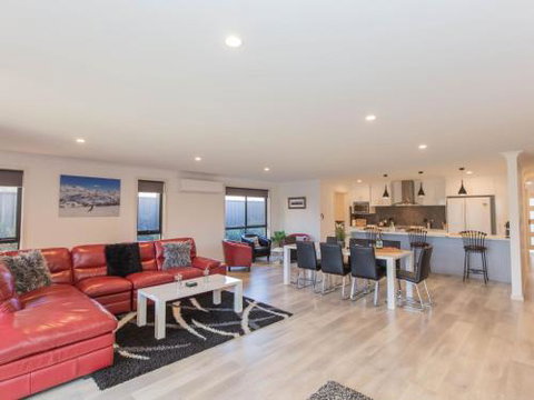 Bedrock 11 Twynam Street Jindabyne - Brisbane Tourism 3