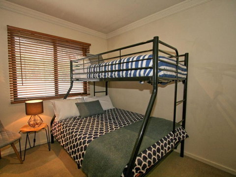 Khione 5 / 23 25 Kirwan Close - Brisbane Tourism 1
