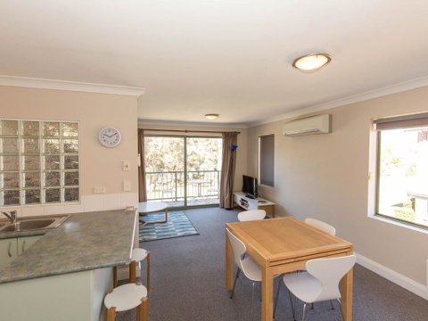 Cobb & Co 3 / 39 Cobbon Crescent - Brisbane Tourism 4