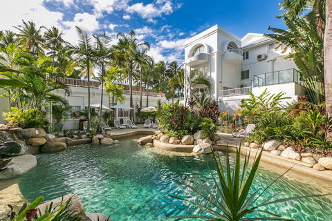 Beachfront Apt In Alamanda Beachfront Resort 25 - Tourism Brisbane 2