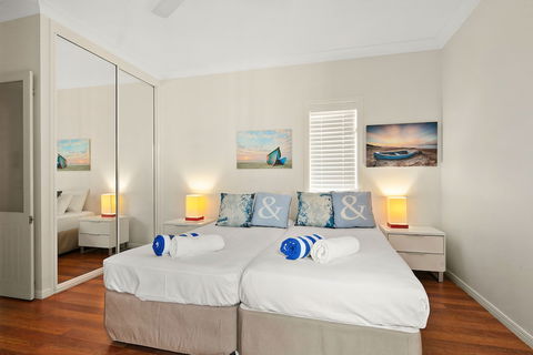 Beachfront Apt In Alamanda Beachfront Resort 25 - Tourism Brisbane 5