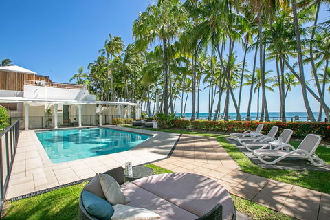 Beachfront Apt In Alamanda Beachfront Resort 25 - Tourism Brisbane 3