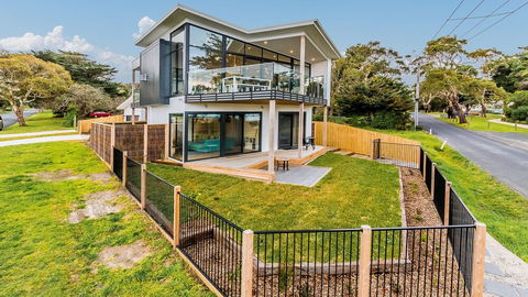 Sweeping Views Free Wifi & Netflix PET Friendly - Tourism Brisbane 0