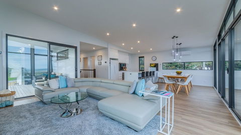 Sweeping Views Free Wifi & Netflix PET Friendly - Tourism Brisbane 5