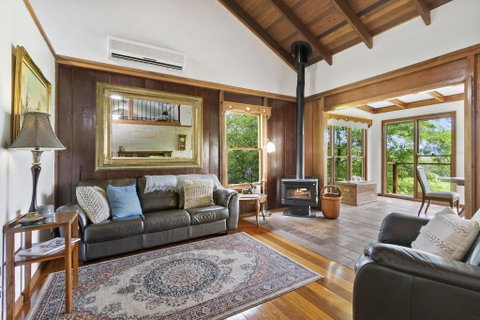 CHRISTOPHERS COTTAGE - Tourism Brisbane 4