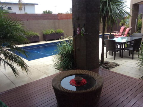 Pacific Paradise - Brisbane 4u 5