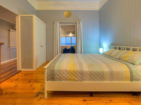 Sublime Beachfront Queenslander On The Esplanade - Tourism Brisbane 5
