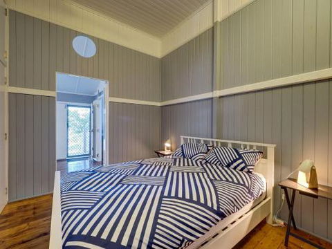 Sublime Beachfront Queenslander On The Esplanade - Tourism Brisbane 6