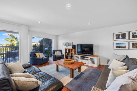 Zaffiro Beach House - Tourism Brisbane 6