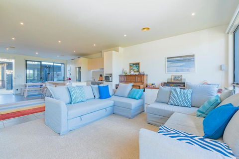 Shore To Relax Family Or Corporate Bookings Only - Tourism Brisbane 4