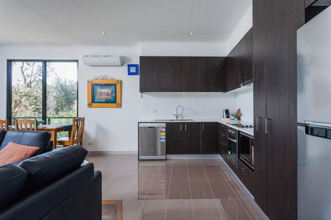 Beautiful Beachfront Apartment At Capel Sound - Tourism Brisbane 5