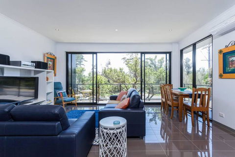 Beautiful Beachfront Apartment At Capel Sound - Tourism Brisbane 4