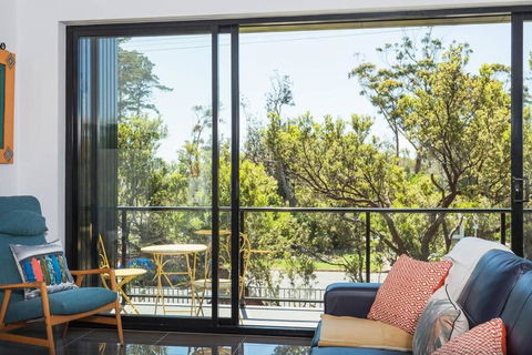 Beautiful Beachfront Apartment At Capel Sound - Tourism Brisbane 6