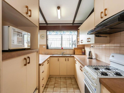 OCEAN SOUNDS Anglesea - Brisbane Tourism 3