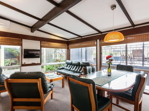 OCEAN SOUNDS Anglesea - Brisbane Tourism 4