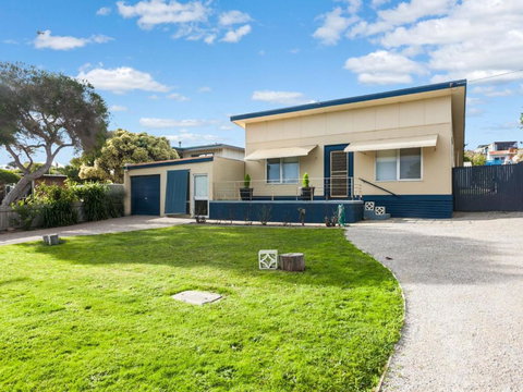 OCEAN SOUNDS Anglesea - Brisbane Tourism 1