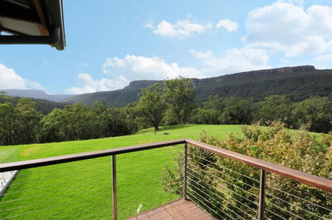 Bottlebrush Lodge Great Views & A Pool! - Tourism Brisbane 1