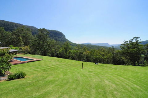 Bottlebrush Lodge Great Views & A Pool! - Tourism Brisbane 5