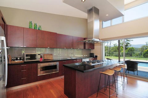 Bottlebrush Lodge Great Views & A Pool! - Tourism Brisbane 4