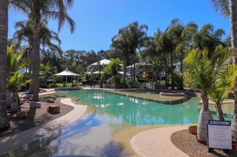 Palms Studio Apartment At Raffetys Resort - Tourism Brisbane 4