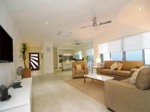 BEACH RETREAT At PALM COVE - Brisbane 4u 3