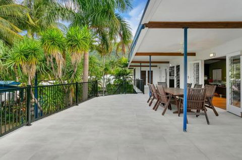 SANTORINIatPALM COVE - Brisbane 4u 1