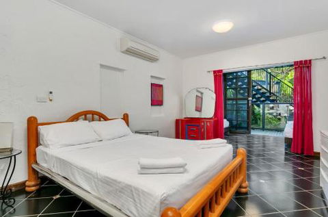SANTORINIatPALM COVE - Brisbane 4u 5