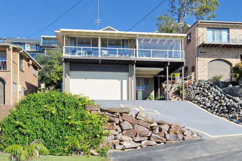 Soldiers Point Road 50 - Brisbane Tourism 0