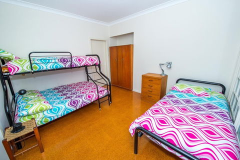 Shoal Bay Avenue Unit 3 / 7 - Tourism Brisbane 4