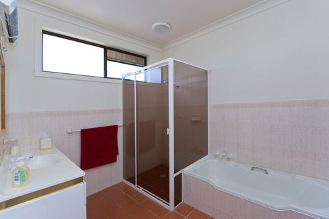 Shoal Bay Avenue Unit 3 / 7 - Tourism Brisbane 3