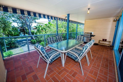 Shoal Bay Avenue Unit 3 / 7 - Tourism Brisbane 6