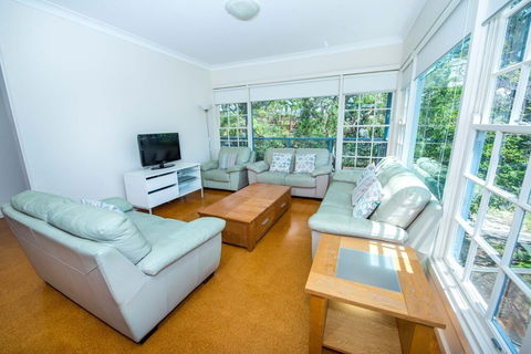 Shoal Bay Avenue Unit 3 / 7 - Tourism Brisbane 0