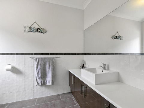 THE LOCH SURFSIDE WIFI NETFLIX PET FRIENDLY (OUTSIDE ONLY) - Brisbane 4u 5