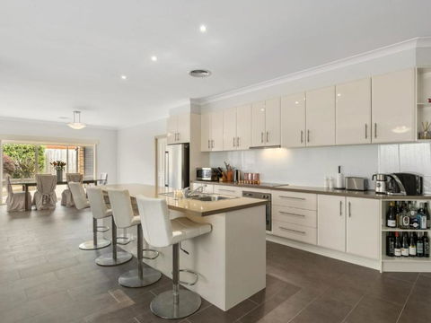 THE LOCH SURFSIDE WIFI NETFLIX PET FRIENDLY (OUTSIDE ONLY) - Brisbane 4u 2