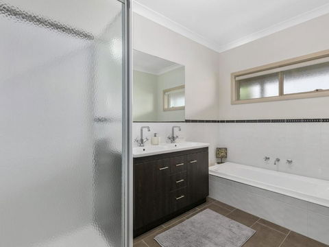 THE LOCH SURFSIDE WIFI NETFLIX PET FRIENDLY (OUTSIDE ONLY) - Brisbane 4u 1