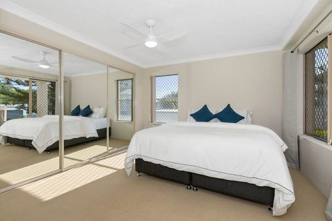 Beachfront On Marine - Tourism Brisbane 7